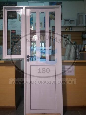 Frente de vidriera en aluminio herrero c/ paos fijos laterales, puerta c/divisin, ventana de abrir y ventana corrediza superior c/mosquitero.