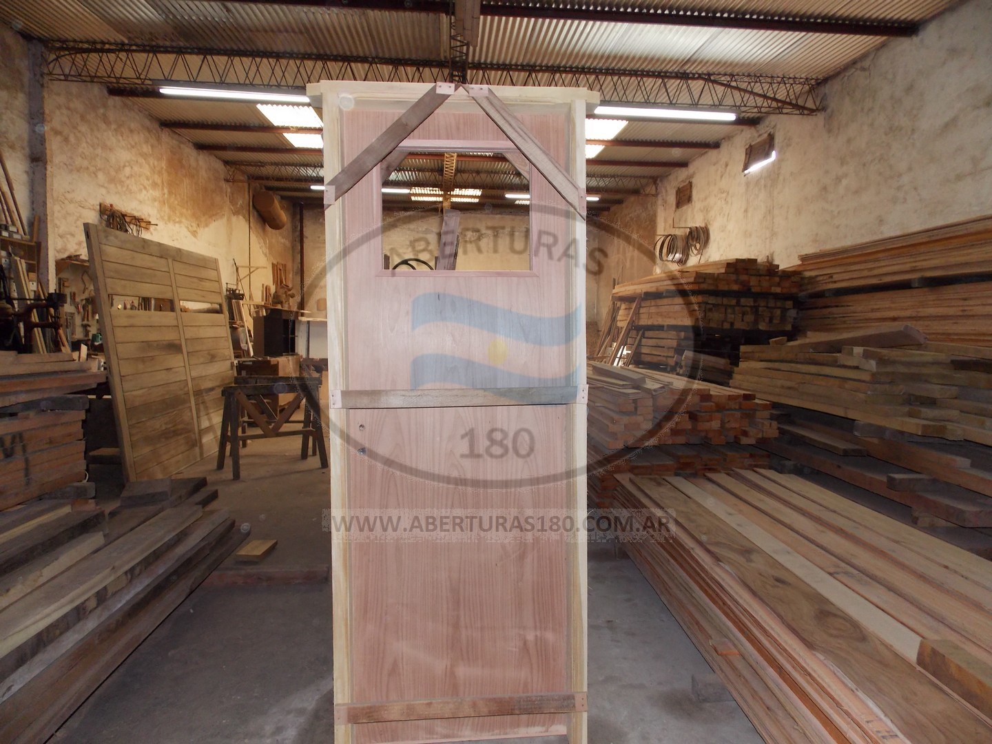 Puerta marco M.D 15 60 o 70 hoja cedro c/ vidrio para baño.
