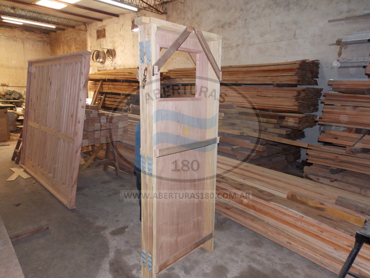 Puerta marco M.D 15 60 o 70 hoja cedro c/ vidrio para bao.