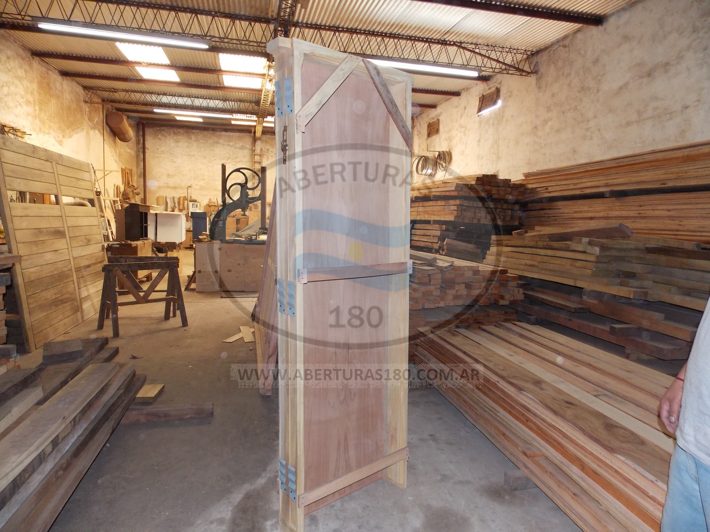 Puerta marco M.D 15 60 o 70 hoja cedro c/ tapa canto.