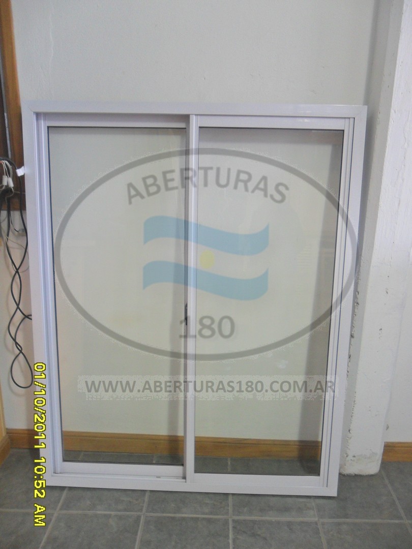 Ventana de aluminio de 1.20 x 1.50.