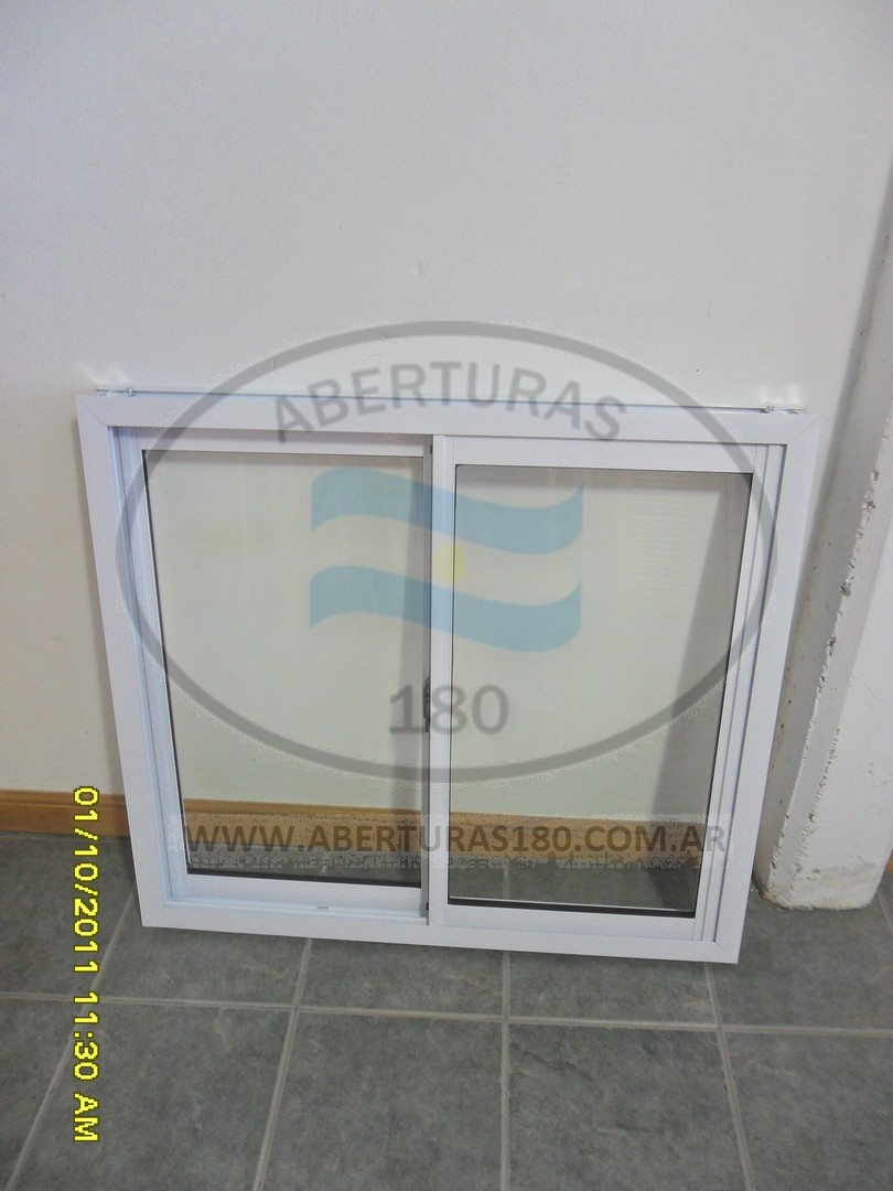 Ventana de aluminio de 1.00 x 0.90.